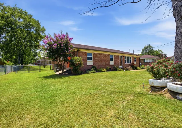 Homes for sale in Lebanon, TN | 424 Sam Houston Dr, Lebanon, TN 37087 | MLS# 3246908