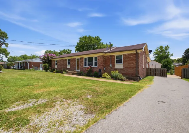 Homes for sale in Lebanon, TN | 424 Sam Houston Dr, Lebanon, TN 37087 | MLS# 3246908