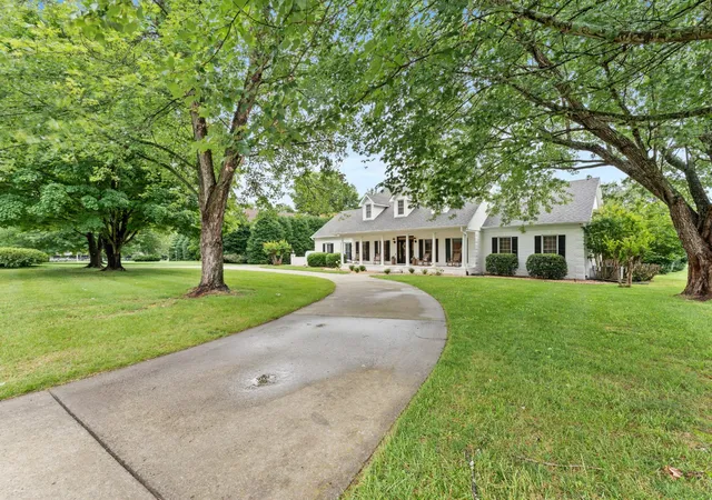 2nd image of 106 Fairways Blvd N, Tullahoma, TN 37388 | MLS# 3245895
