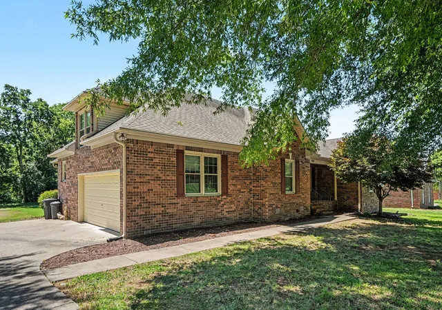 Homes for sale in Gallatin, TN | 519 Redstone Dr, Gallatin, TN 37066 | MLS# 3246920