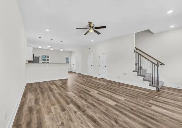 2nd image of 550 Peachers Mill Rd, Clarksville, TN 37042 | MLS# 3251955