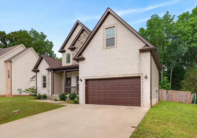 Photo 3 of Single family home for sale at 404 Glenstone Springs Dr, Clarksville, TN 37043 | MLS# 3246134 | Listing updated on 2026-09-23