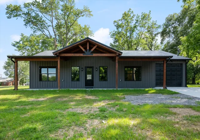 Photo 2 of Single family home for sale at 75 Campen Ln, Mc Minnville, TN 37110 | MLS# 3245393 | Listing updated on 2026-10-05