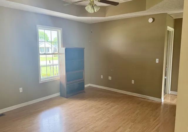 2nd image of 1226 Derek Dr, Franklin, KY 42134 | MLS# 3245696