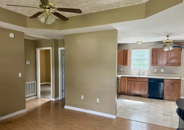 3rd image of 1226 Derek Dr, Franklin, KY 42134 | MLS# 3245696