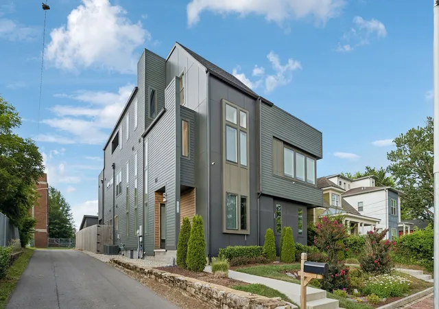 Photo 2 of Townhouse for sale at 1516 10th Avenue N, Nashville, TN 37208 | MLS# 3245410 | Listing updated on 2026-08-22