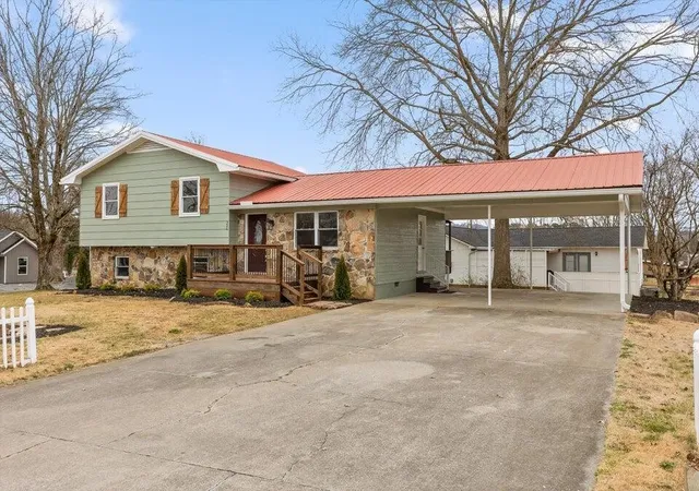 Homes for sale in Englewood, TN | 302 Locust Street, Englewood, TN 37329 | MLS# 3245343