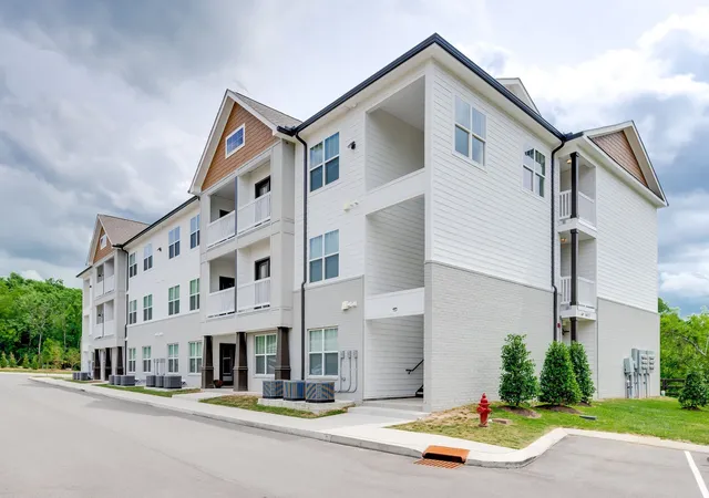 2nd image of 6411 Charlotte Rd Cir, Nashville, TN 37209
