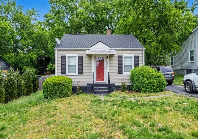 Photo 1 of Single family home for sale at 2011 Oakwood Ave, Nashville, TN 37207 | MLS# 3247206 | Listing updated on 2026-09-01