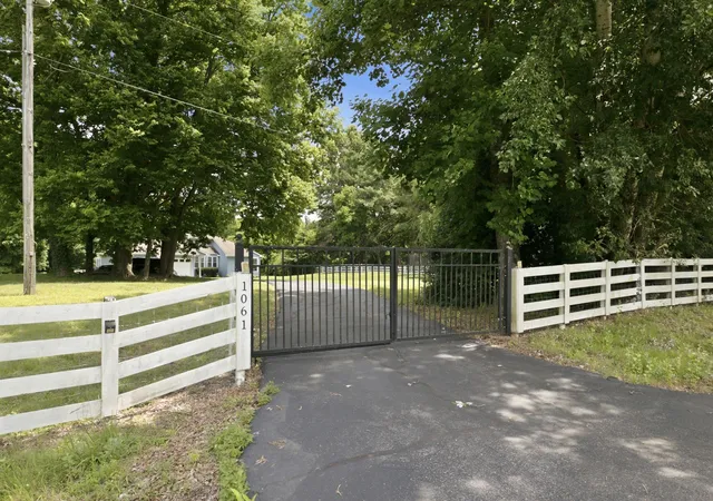 Photo 1 of Single family home for sale at 1061 Cliff White Rd, Columbia, TN 38401 | MLS# 3245528 | Listing updated on 2026-10-01