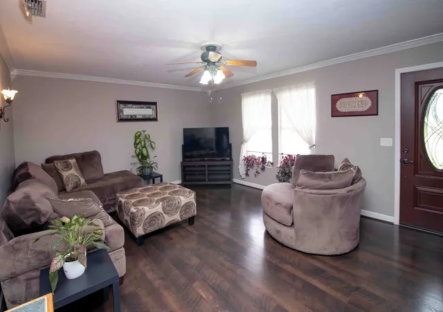Photo 3 of Single family home for sale at 114 Lake Forest Dr, La Vergne, TN 37086 | MLS# 3245555 | Listing updated on 2026-10-04