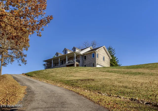 Photo 2 of Single family home for sale at 417 River Rd, Loudon, TN 37774 | MLS# 3280636 | Listing updated on 2026-09-03