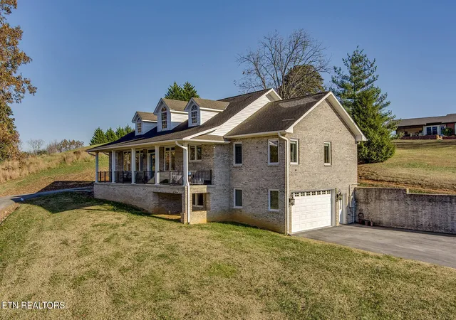 Photo 3 of Single family home for sale at 417 River Rd, Loudon, TN 37774 | MLS# 3280636 | Listing updated on 2026-09-03
