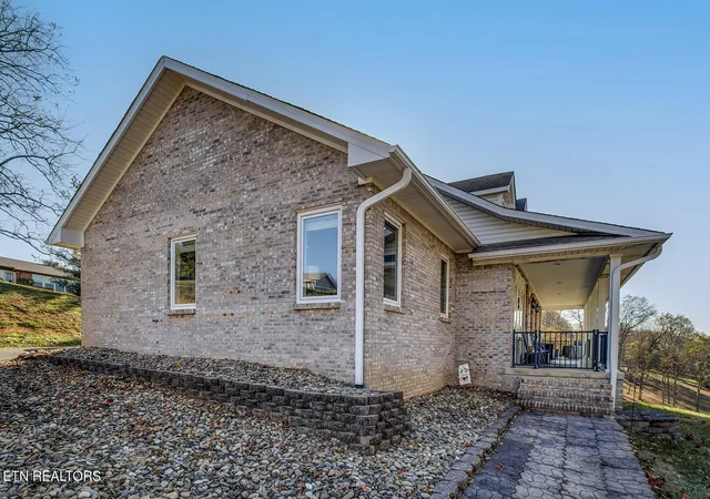 Photo 3 of Single family home for sale at 417 River Rd, Loudon, TN 37774 | MLS# 3280636 | Listing updated on 2026-09-03
