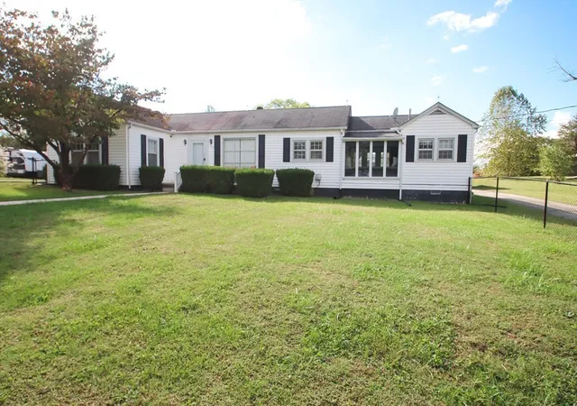 Homes for sale in Sparta, TN | 319 Mount View Dr, Sparta, TN 38583 | MLS# 3245920