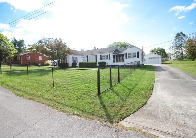 3rd image of 319 Mount View Dr, Sparta, TN 38583 | MLS# 3245920