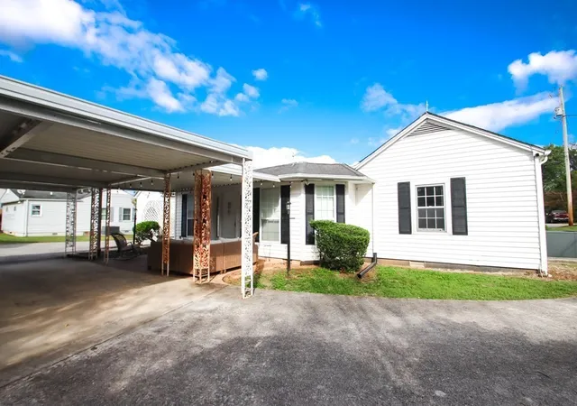 Homes for sale in Sparta, TN | 319 Mount View Dr, Sparta, TN 38583 | MLS# 3245920