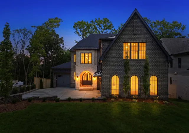 Photo 2 of Mansion for sale at 1006 Rodney Dr, Nashville, TN 37205 | MLS# 3263083 | Listing updated on 2026-08-16