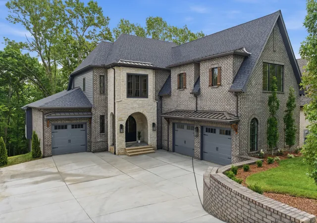 Photo 3 of Mansion for sale at 1006 Rodney Dr, Nashville, TN 37205 | MLS# 3263083 | Listing updated on 2026-08-16