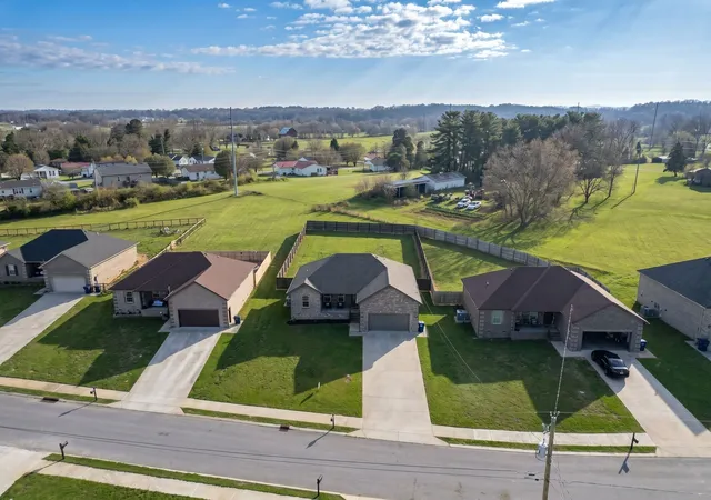 Homes for sale in Shelbyville, TN | 108 Smithfield Dr, Shelbyville, TN 37160 | MLS# 3245663