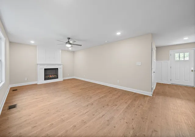 Photo 4 of Single family home for sale at 594 Willow Park Dr, Clarksville, TN 37043 | MLS# 3252093 | Listing updated on 2026-08-20
