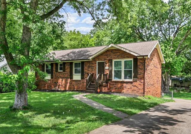 Photo 1 of Sale Pending at 210 Maplewood Dr, Clarksville, TN 37042 | MLS# 3245769 | Listing updated on 2026-09-01