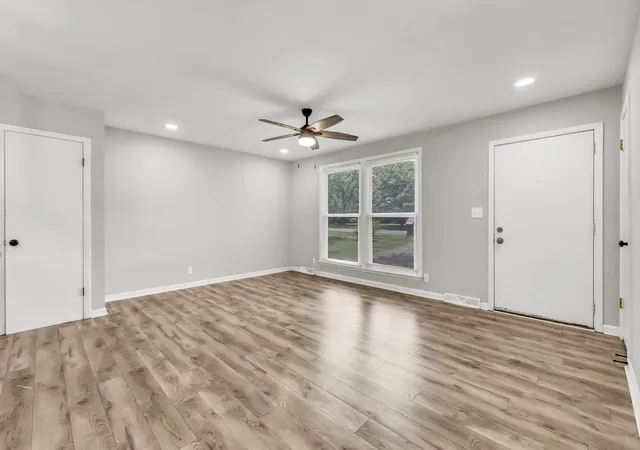 Photo 3 of Sale Pending at 210 Maplewood Dr, Clarksville, TN 37042 | MLS# 3245769 | Listing updated on 2026-09-01