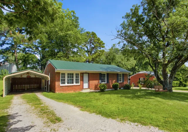 Homes for sale in Columbia, TN | 1919 Lynnwood Dr, Columbia, TN 38401 | MLS# 3246193