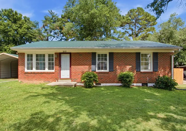Homes for sale in Columbia, TN | 1919 Lynnwood Dr, Columbia, TN 38401 | MLS# 3246193