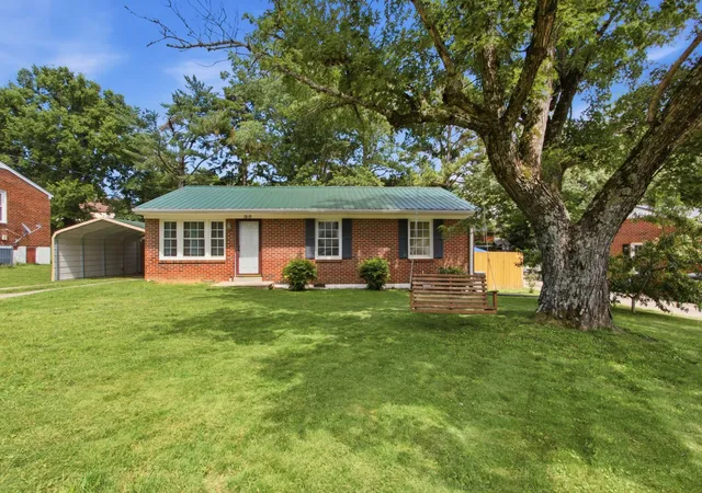 Homes for sale in Columbia, TN | 1919 Lynnwood Dr, Columbia, TN 38401 | MLS# 3246193