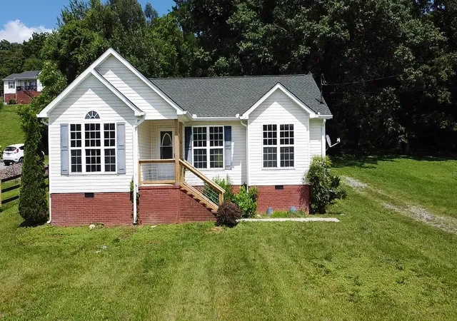 Homes for sale in Wartrace, TN | 108 Sims Ave, Wartrace, TN 37183 | MLS# 3245898
