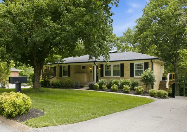 Homes for sale in Nashville, TN | 5437 Hill Road Cir, Nashville, TN 37220 | MLS# 3247556