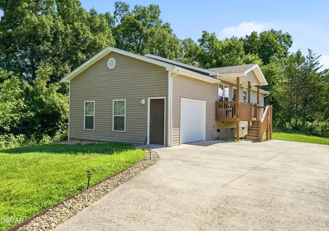 Photo 1 of Single family home for sale at 1044 Lake Smoky Road, Sevierville, TN 37876 | MLS# 3525799 | Listing updated on 2026-09-29