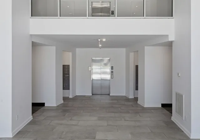 Listing Photo 4 - Condo for sale in building located at 3116 W End Cir, Nashville, TN 37203 - Unit #201