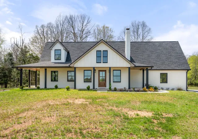 Photo 1 of Single family home for sale at 2210 Garners Crk Rd, Dickson, TN 37055 | MLS# 3245862 | Listing updated on 2026-08-17