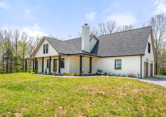 Photo 2 of Single family home for sale at 2210 Garners Crk Rd, Dickson, TN 37055 | MLS# 3245862 | Listing updated on 2026-08-17