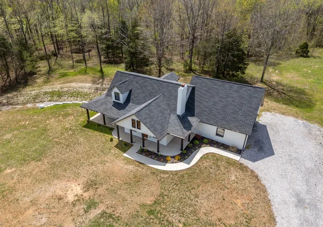 Photo 3 of Single family home for sale at 2210 Garners Crk Rd, Dickson, TN 37055 | MLS# 3245862 | Listing updated on 2026-08-17