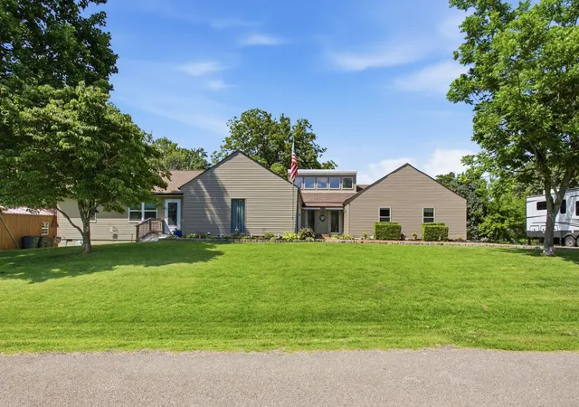 Photo 2 of Single family home for sale at 1330 Chippendale Cir, Columbia, TN 38401 | MLS# 3247156 | Listing updated on 2026-09-12