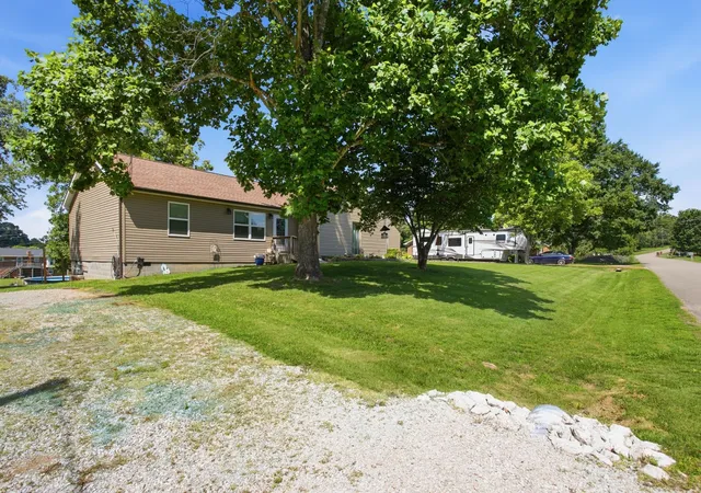 Photo 2 of Single family home for sale at 1330 Chippendale Cir, Columbia, TN 38401 | MLS# 3247156 | Listing updated on 2026-09-12