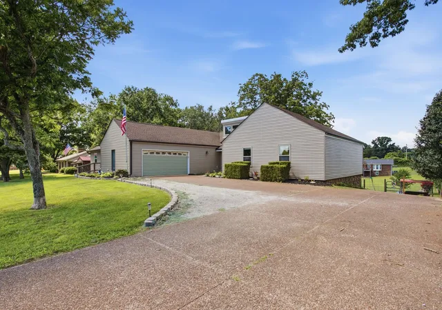 Photo 4 of Single family home for sale at 1330 Chippendale Cir, Columbia, TN 38401 | MLS# 3247156 | Listing updated on 2026-09-12