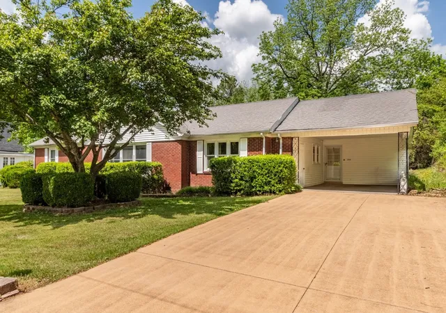 Homes for sale in Pulaski, TN | 544 E Madison St, Pulaski, TN 38478 | MLS# 3245870