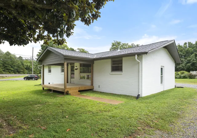 Homes for sale in Burns, TN | 1156 Chestnut Dr, Burns, TN 37029 | MLS# 3246122