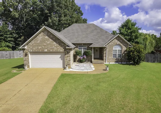 Photo 1 of Single family home for sale at 87 Lennox Village Dr, Jackson, TN 38305 | MLS# 3248239 | Listing updated on 2026-09-13