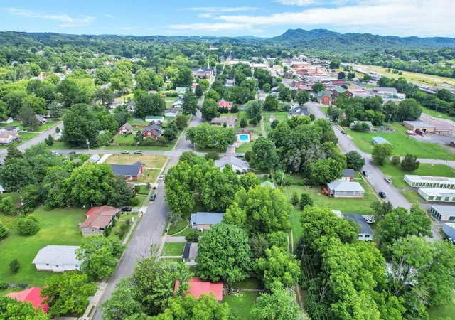 Homes for sale in Etowah, TN | 1123 Washington Ave, Etowah, TN 37331 | MLS# 3246014