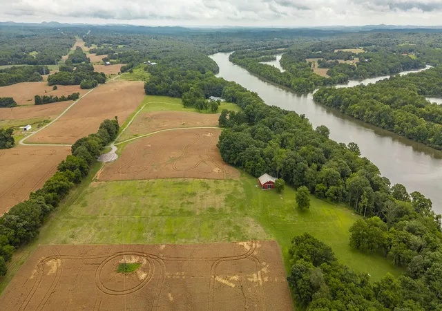 Homes for sale in Castalian Springs, TN | 1113 E Robertson Rd, Castalian Springs, TN 37031 | MLS# 3246477