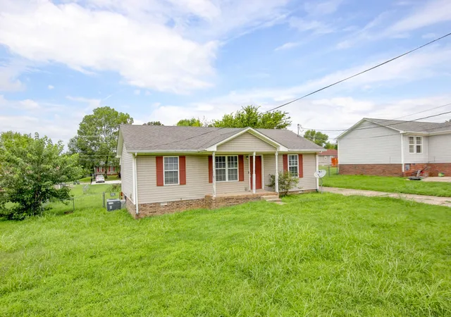 Homes for sale in Oak Grove, KY | 1006 Bush Ave, Oak Grove, KY 42262 | MLS# 3246058