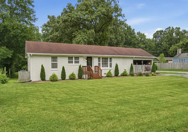 Homes for sale in Tullahoma, TN | 1100 Bragg Cir, Tullahoma, TN 37388 | MLS# 3247338