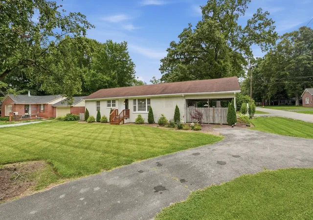 Homes for sale in Tullahoma, TN | 1100 Bragg Cir, Tullahoma, TN 37388 | MLS# 3247338