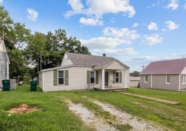 Homes for sale in Mc Ewen, TN | 32 High St, Mc Ewen, TN 37101 | MLS# 3246480