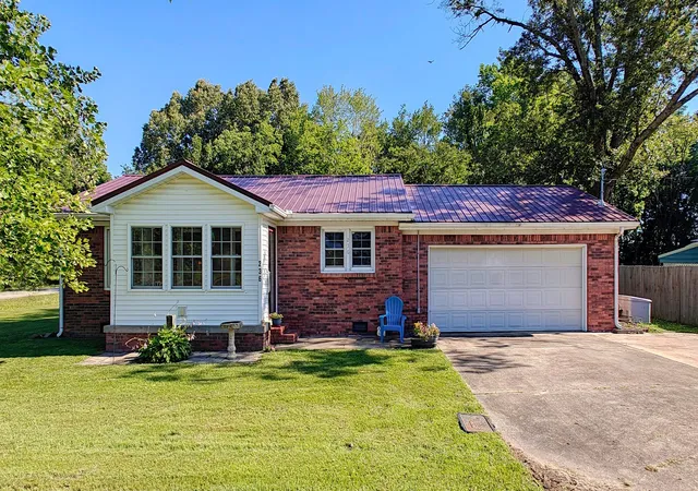 Homes for sale in Puryear, TN | 236 W Chestnut St, Puryear, TN 38251 | MLS# 3246076